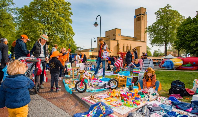 Met de organisatoren van bijvoorbeeld Koningsdag gaat SHM kijken naar het verbeteren van de evenementen.