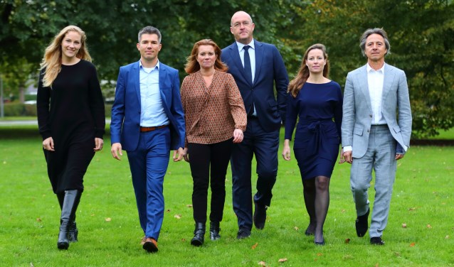 Chris Beekman (tweede van links) met zijn team.