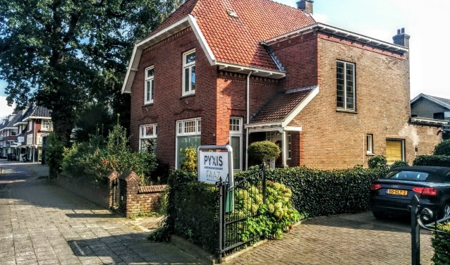 De ondertussen gesloopte villa aan de Huizerweg, waar nu gebouwd gaat worden.