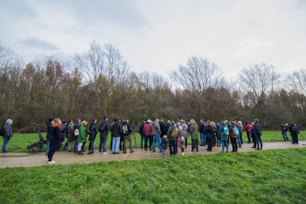 Op zoek naar vogels in het Diemerbos.