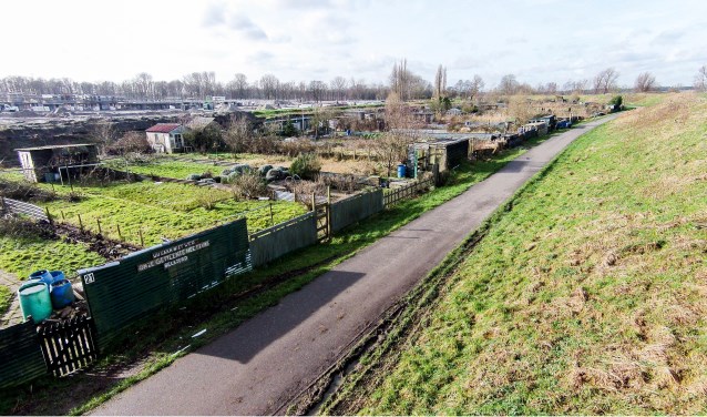 Januari: Volkstuinencomplex van de Westbatterij werd steeds leger.