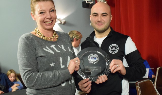 Sinan Kelebek (rechts) is IJburger van het Jaar 2018.