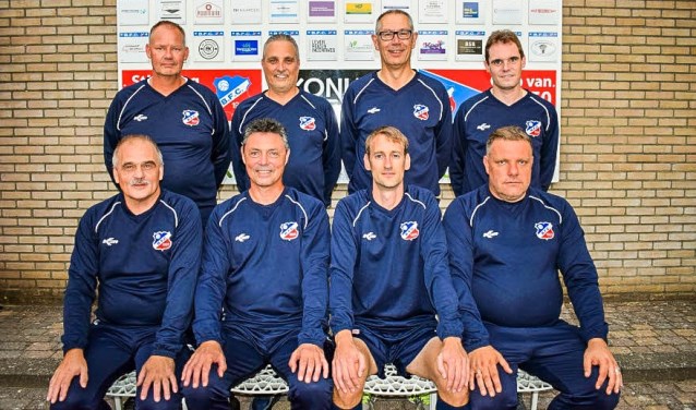 Karel Knaap (onderaan, tweede links) gaat na één jaar BFC al weer weg.