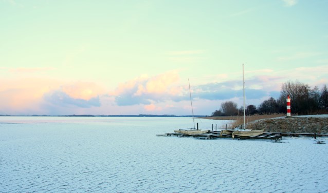 Het Gooimeer net na een sneeuwbui.