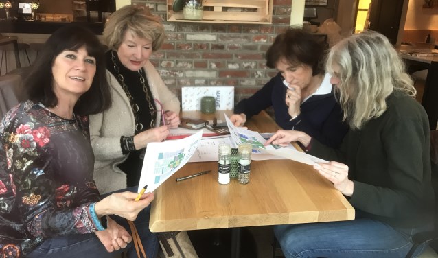 V.l.n.r.: Mariëtte Nieuwboer, Maria Klingenberg, Marijke van der Pas (bestuursleden Laren Klassiek) en Jacqueline Nieuwboer.