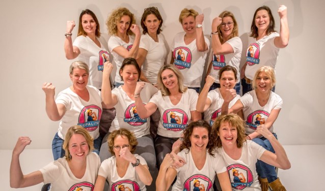 De Nepalita's gaan naar Nepal om een huis te bouwen.