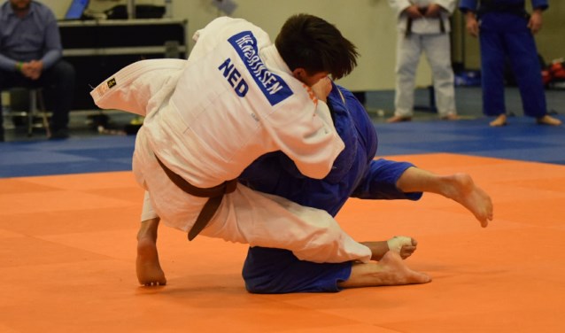Hendriksen won zijn eerste twee wedstrijden met goed judo.