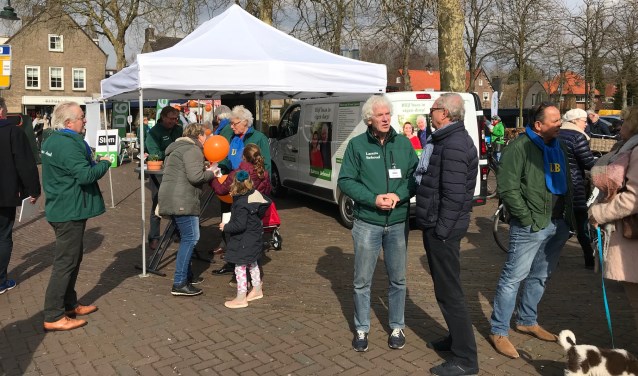 Larens Behoud op de politieke markt in Laren.