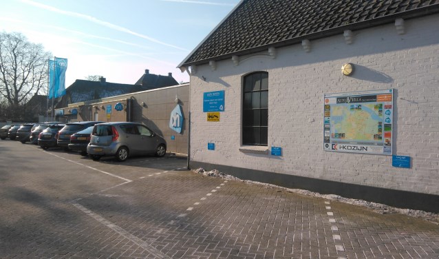 Op de parkeerplaats bij AH Blaricum hangt ook een Recreatiewijzer.