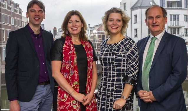 Het gemeentebestuur bij hun aantreden, nog zonder wethouder Jan Franx.