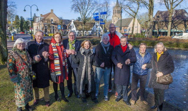 De partijleden uit Laren, Blaricum en Huizen die de strijd tegen fusie willen aangaan.