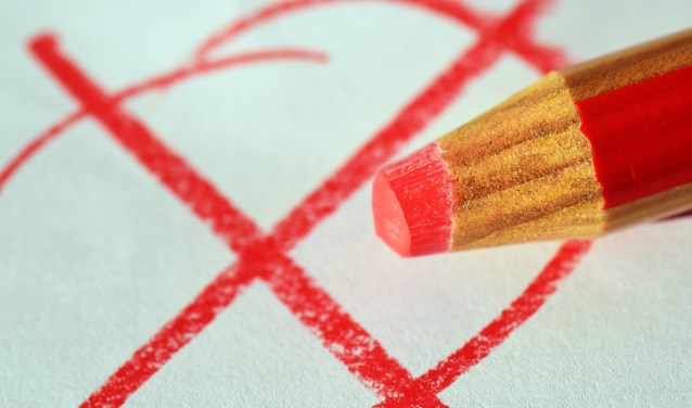 De gemeenteraadsverkiezingen komen er aan en daarom vindt er een debat plaats in het gemeentehuis.
