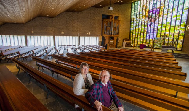 Dominee Geertje de Vries en Hans Noordanus vertellen over het 50-jarig bestaan van de Goede Herderkerk.