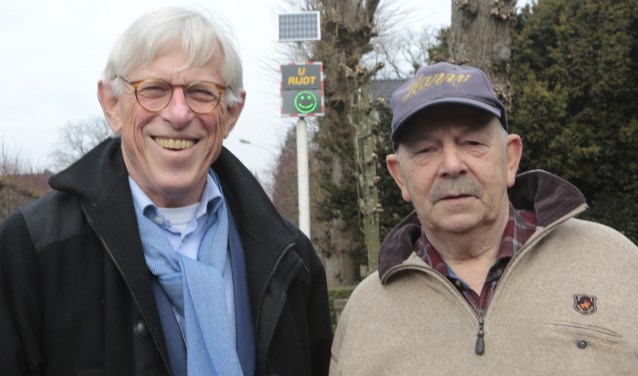 Wethouder Ton Stam (l) en échte Laarder Harry Ligter.