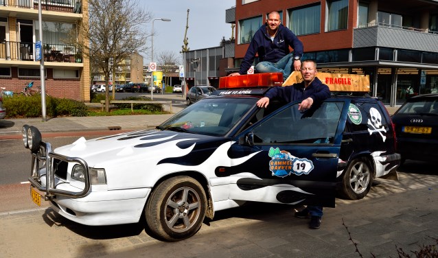 Danny Kok en Arjan Driessen hebben de auto flink 'opgepimpt'.