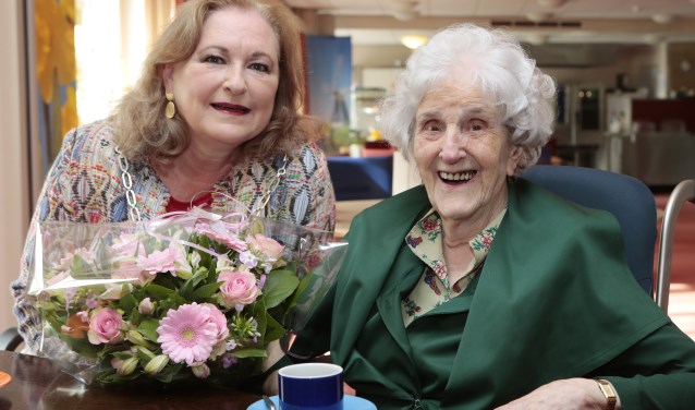 Mevrouw Pezy samen met de burgemeester.