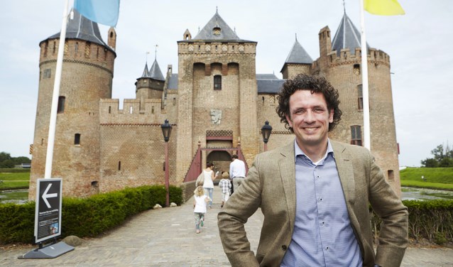 Bert Boer voor het Muiderslot.