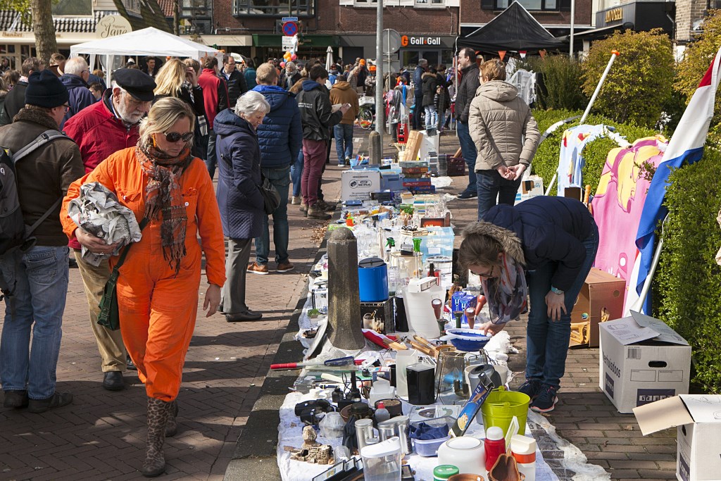 Snuffelen op de rommelmarkt.