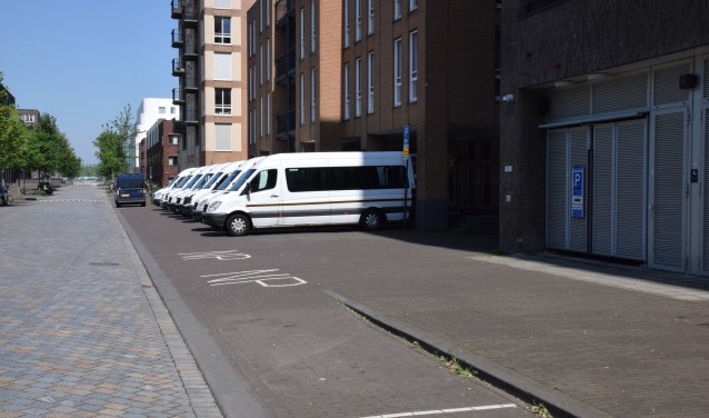 De taxi's staan in slagopstelling bij Omega. Het zou mooi zijn als dit zelfrijdende voertuigen zouden zijn.