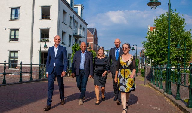 Geert-Jan Hendriks, Jan Franx, Marieke Munneke Smeets, Alexander Luijten en Barbara Boudewijnse moeten het gaan waarmaken.