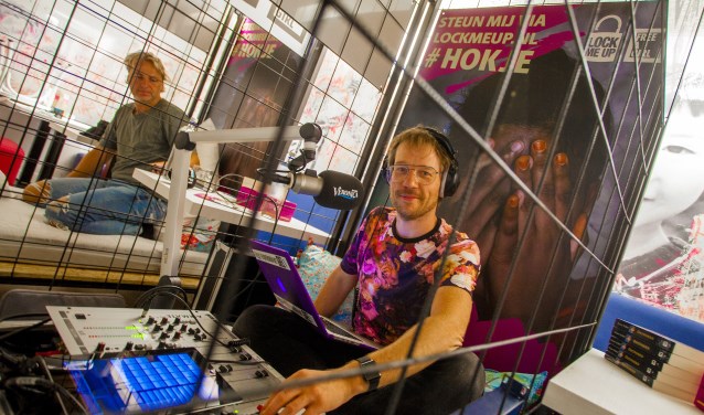 Giel Beelen tijdens zijn radioshow bij CHA!