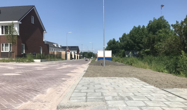 De stoep houdt ermee op.