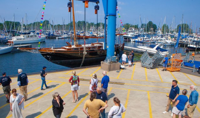 Tewaterlating van zeilschip Berrona.