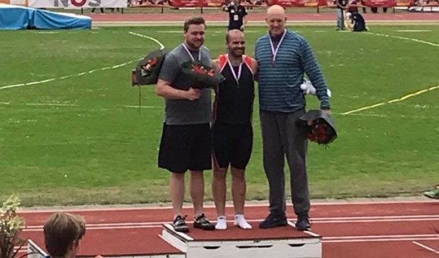 Kogelslingeraar Sander Stok, rechts, won brons.
