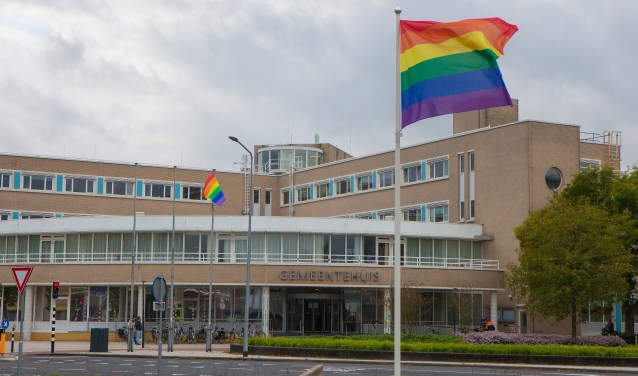 Op coming-out dag hing de regenboogvlag al in top bij de gemeente en ze wil meer doen.