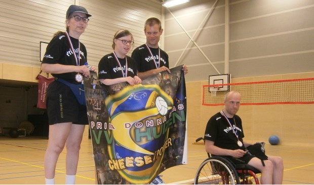 De winnaars van het brons bij de Special Olympics.