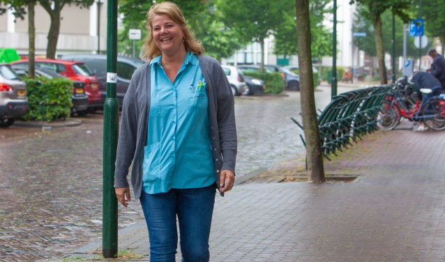 Wijkverpleegkundige Ineke Jansen heeft ook een signalerende functie.