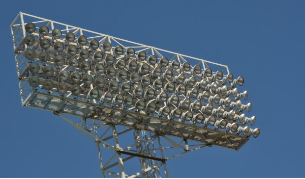 Onder andere het vervangen van verlichting voor led kan energie besparen.