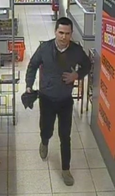 De politie zoekt deze man.
