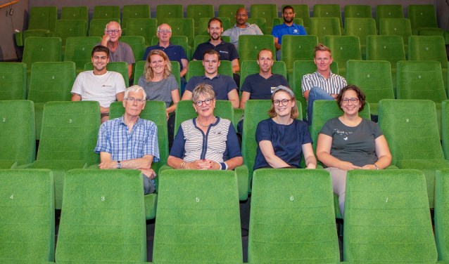 Personeel en vrijwilligers zijn de afgelopen week druk bezig geweest in Filmtheater Hilversum zoals de vervanging van alle stoelen.