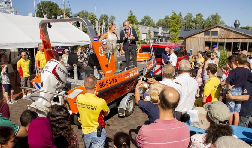 Veel belangstelling bij de doop.