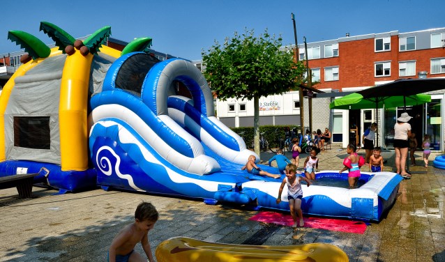 Kinderen vermaken zich in Diemen-Zuid.