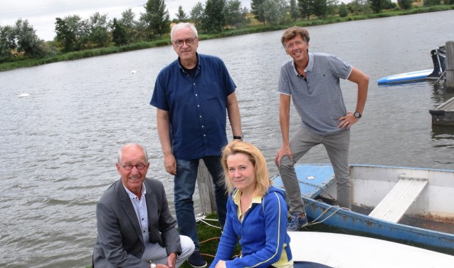 Paul Paulusma, Philip Monas, Fenna Swart en Frans van Vliet (vlnr) werken goed samen in de Gebiedscommissie.