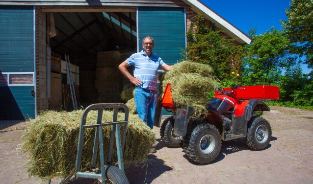 Kees Eek op zijn boerderij.