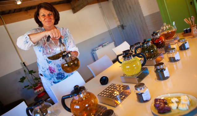 Ariadne Vogel geeft theeworkshops en heeft haar eigen theeproeverij.