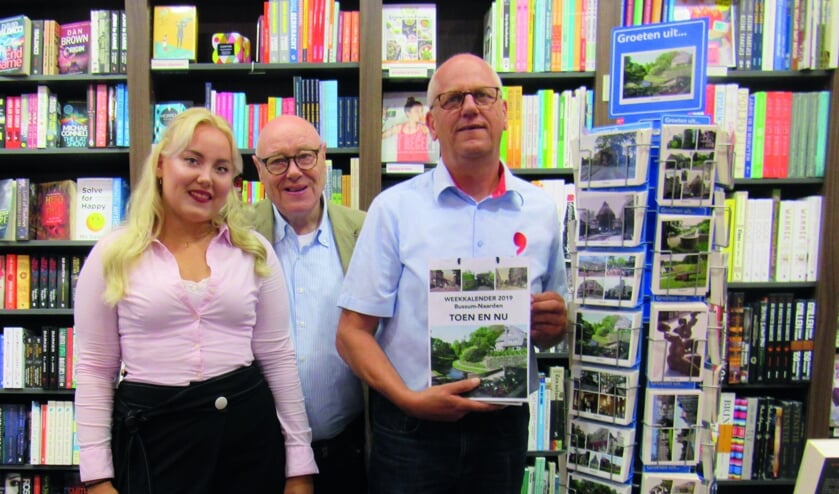 Else-Meike, Antoon Bruggeling en Henk Liebe met de kalender.