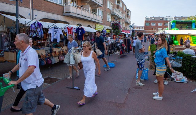 In de schaduw was het goed uit te houden op de markt.