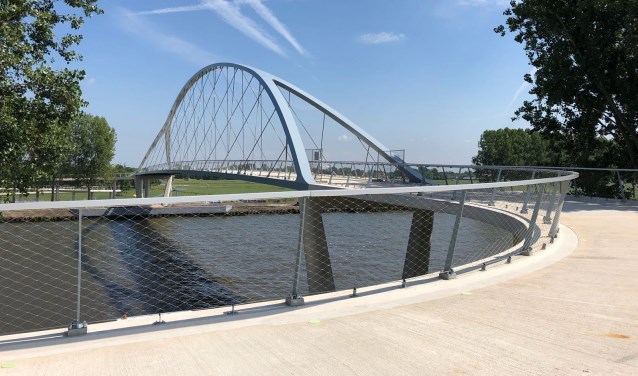 De fraaie fietsbrug bij Nigtevecht.