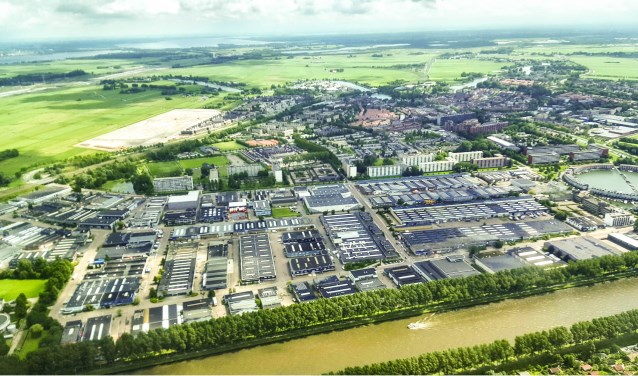 Ook in een waterstad als Weesp kan regenwater niet overal makkelijk weg. Zie hier bijvoorbeeld hoe groot de verstening van het bedrijventerrein is.