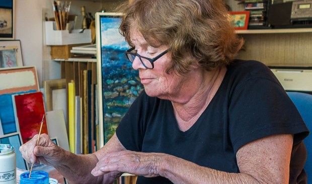 Ita Verwey in haar atelier.