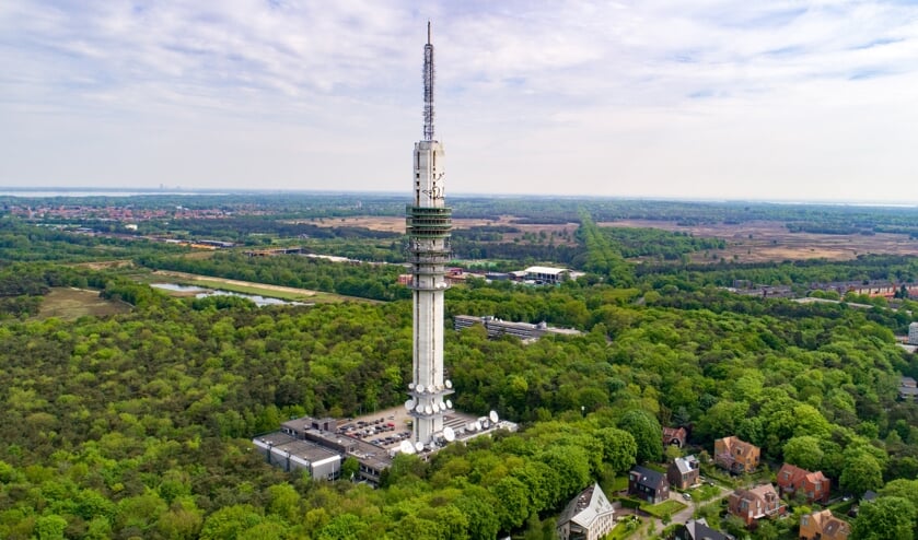 De 196 meter hoge zendmast van Hilversum verdient de monumentenstatus, aldus de PvdA.
