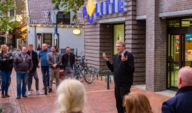 René Graafsma dinsdagavond voor het politiebureau.