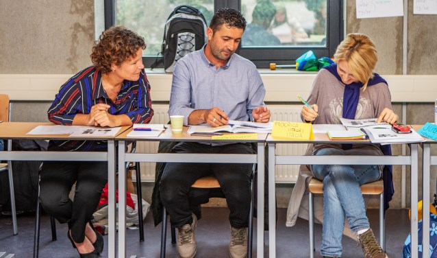 Wethouder Wolthers bezocht in het MBO College een taalles.