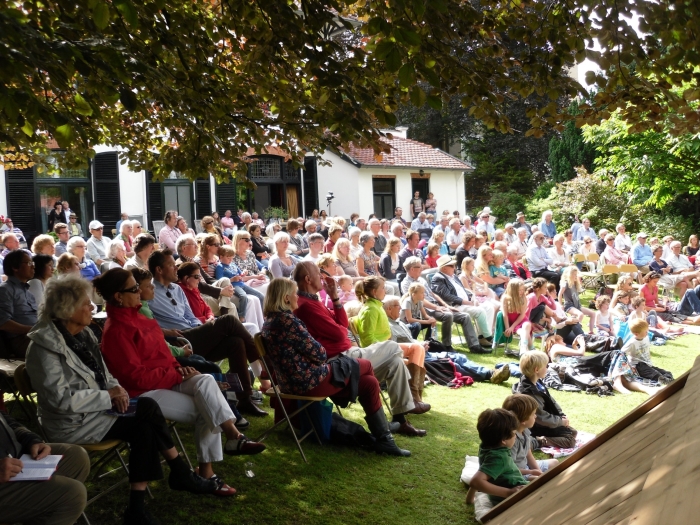 Kindervoorstelling in de tuin van de Tindalvilla 2015