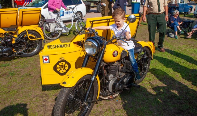 Niets mooiers dan zelf even op zo'n motor zitten.