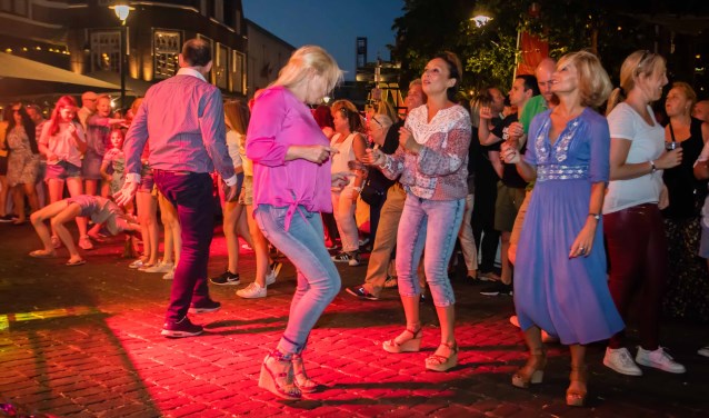 Tijdens festivals, zoals Hilversum Alive, is het idee dat bezoekers betalen met de Gooische Pas.